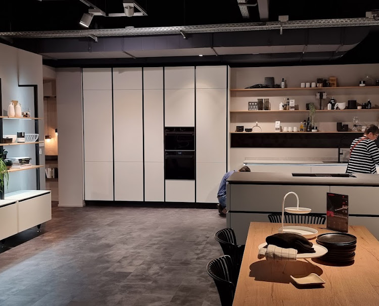 Cucina moderna esposta nello showroom